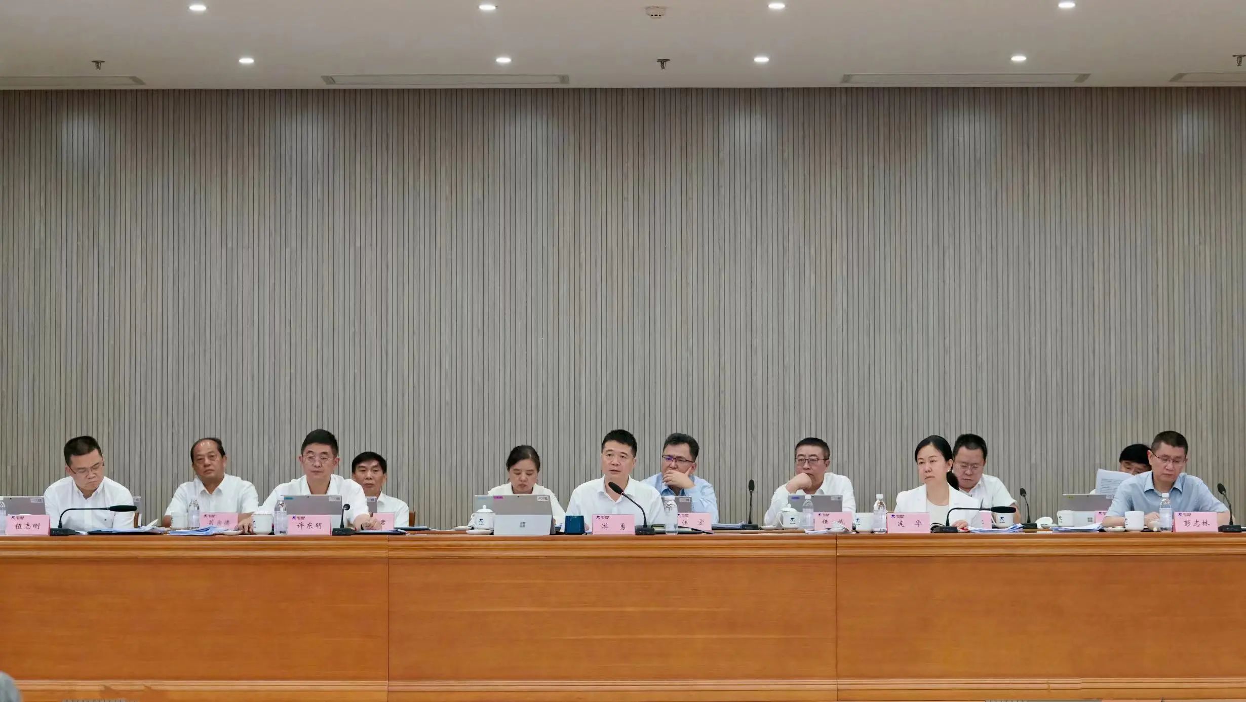 f2ec63c5-050f-476e-8240-c1891fc200f9 f2ec63c5-050f-476e-8240-c1891fc200f9